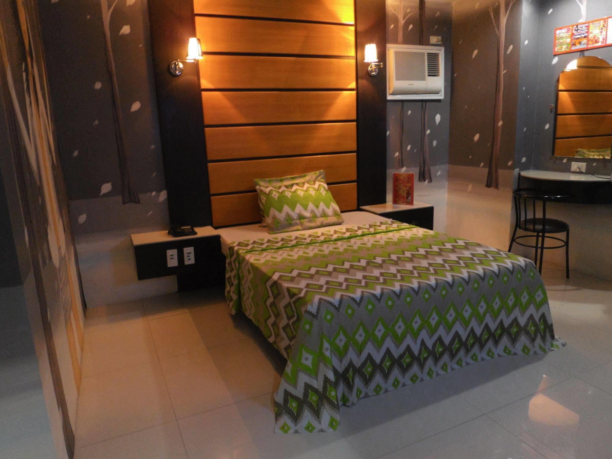 Harts Hotel-Bandar Quezon Luaran gambar